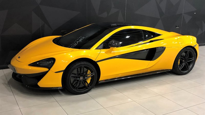 McLaren 570 GT - Yellow Gloss wrap