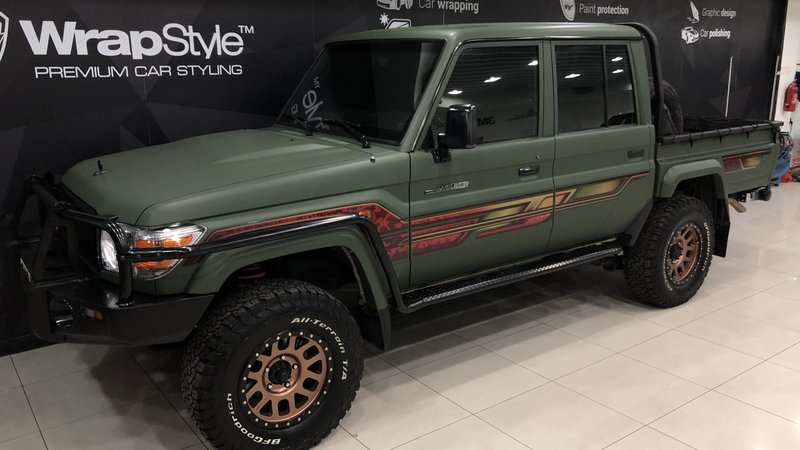 Toyota Land Cruiser Namib - Green Matt wrap - img 1 small