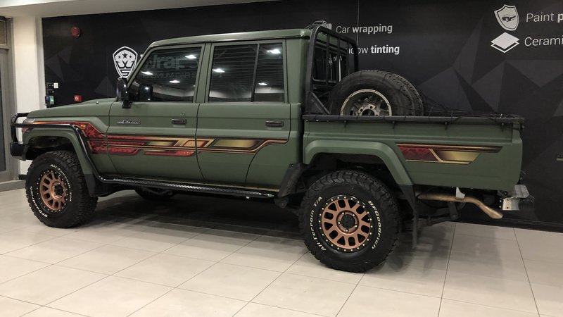 Toyota Land Cruiser Namib - Green Matt wrap - img 2 small