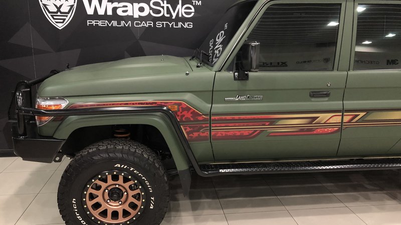 Toyota Land Cruiser Namib - Green Matt wrap - img 3 small