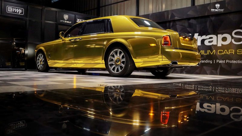 Rolls-Royce Phantom - Gold Chrome wrap | WrapStyle