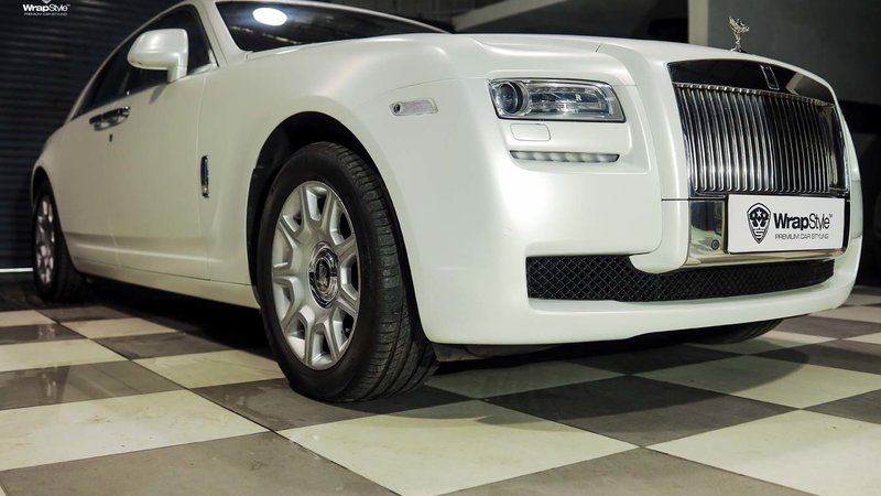 Rolls-Royce Phantom - White Satin wrap - img 2 small