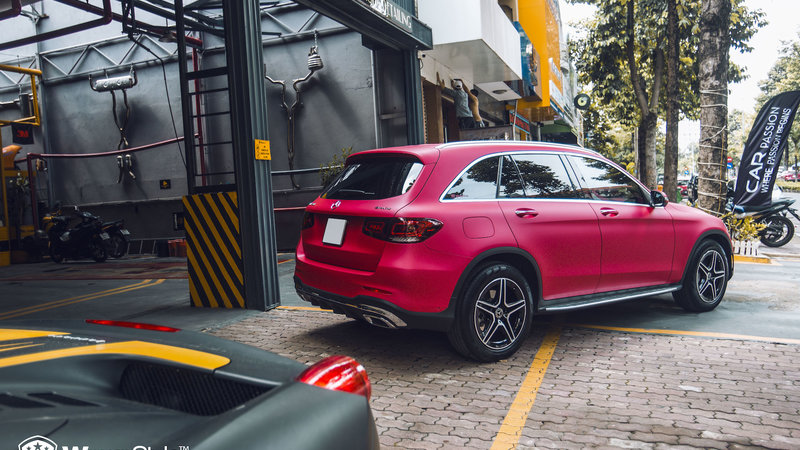 Mercedes-Benz GLC 300 - Red Matt Metallic - img 6 small