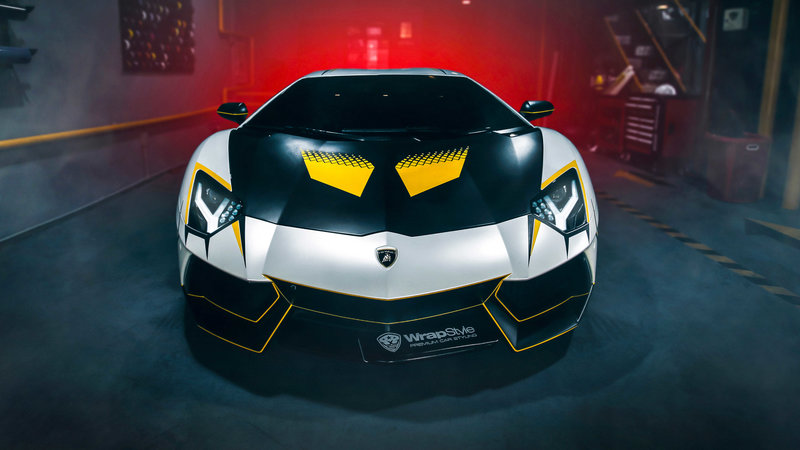 Lamborghini Aventador - Black & Yellow Design