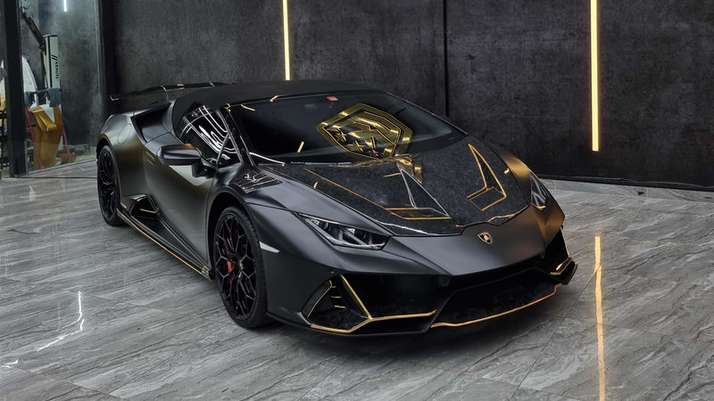 Lamborghini Huracan - Gold & Black Wrap