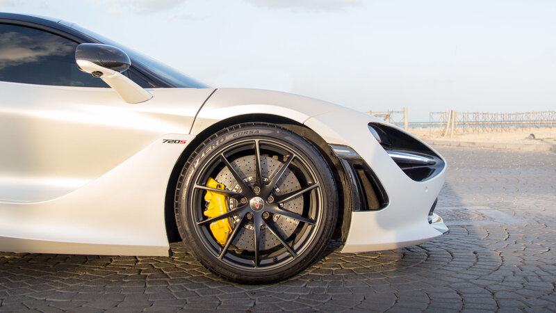 McLaren 720S - Satin Pearl White Wrap - img 1 small