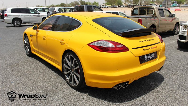 Porsche Panamera 4S Hybrid - Yellow Gloss wrap - img 3 small