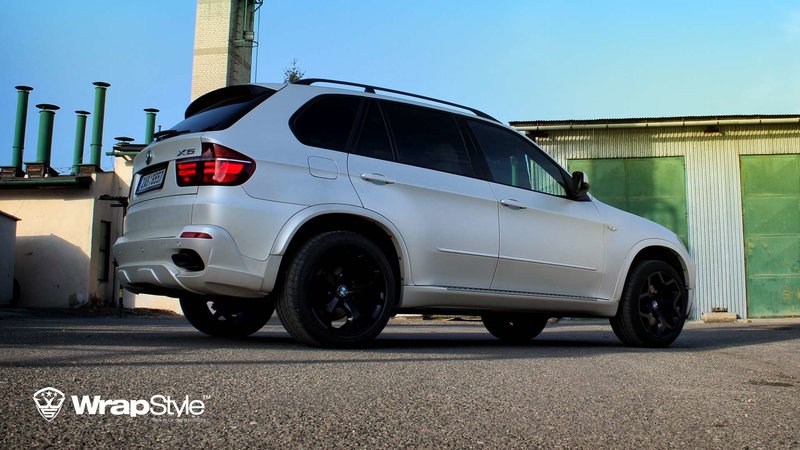 BMW X5 - White Satin wrap - img 3 small