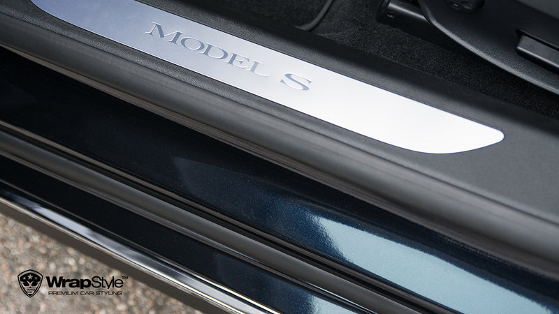 Tesla Model S - Black Gloss wrap - img 1 small