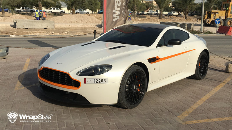 Aston Martin Vantage S - White Satin wrap - img 1 small