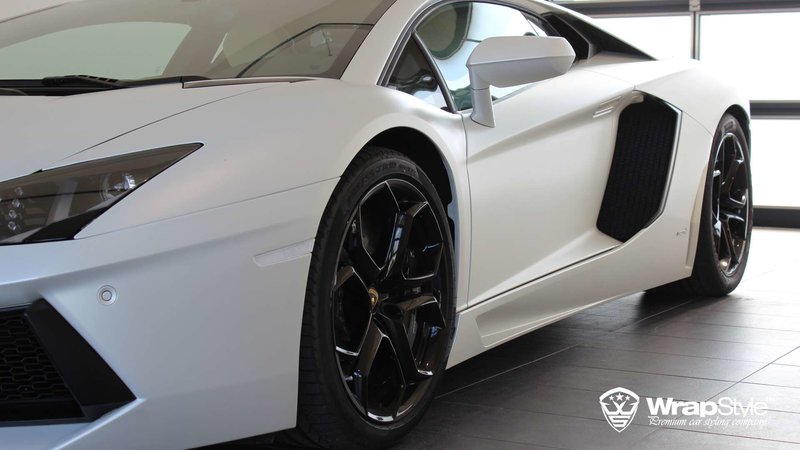 Lamborghini Aventador - White Satin wrap - img 2 small
