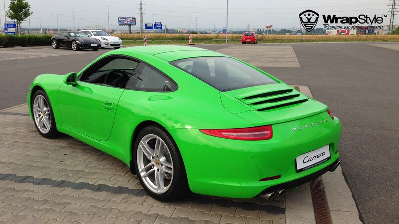 Porsche Carrera - Lime Green Gloss wrap - img 1 small